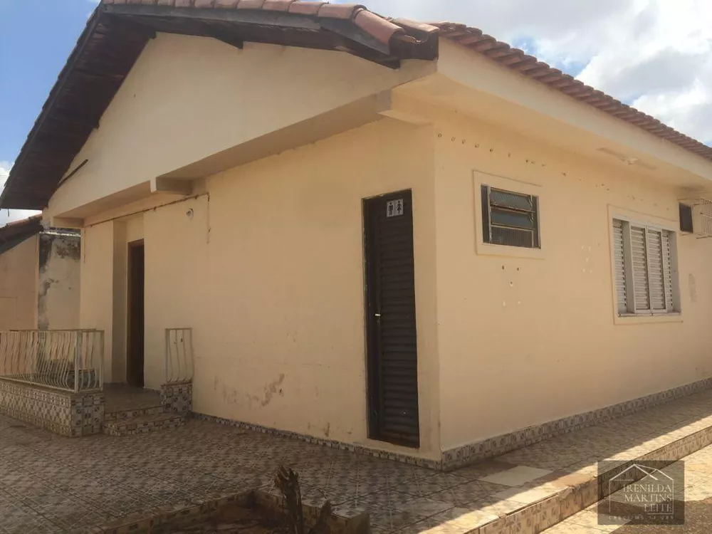 Casa à venda com 3 quartos, 640m² - Foto 1