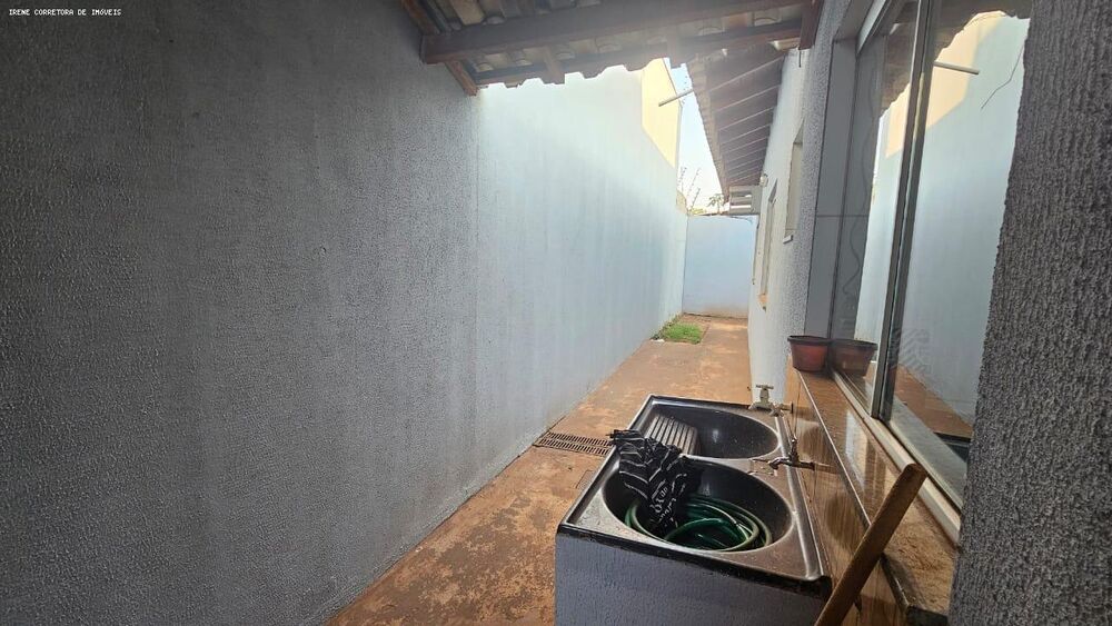 Casa à venda com 2 quartos, 125m² - Foto 2