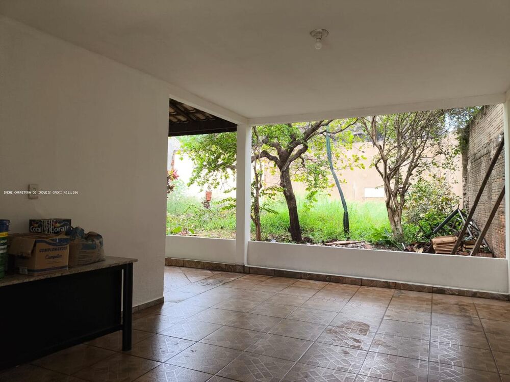 Casa à venda com 2 quartos, 360m² - Foto 2