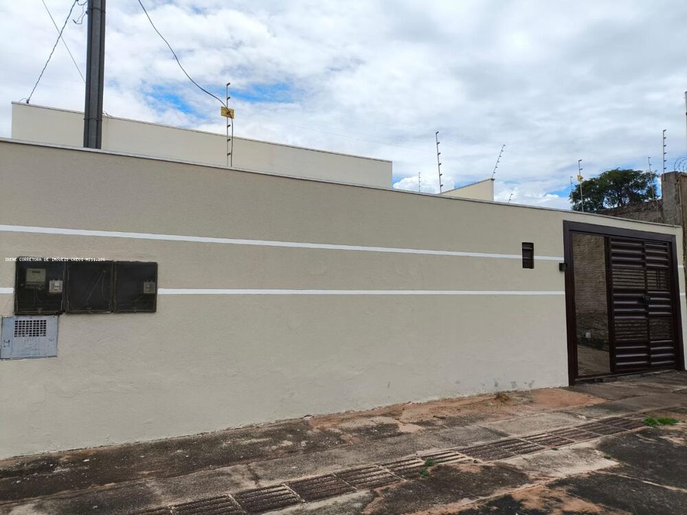 Casa à venda com 2 quartos, 360m² - Foto 1