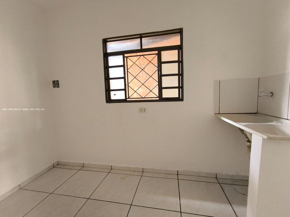 Casa à venda com 2 quartos, 360m² - Foto 11