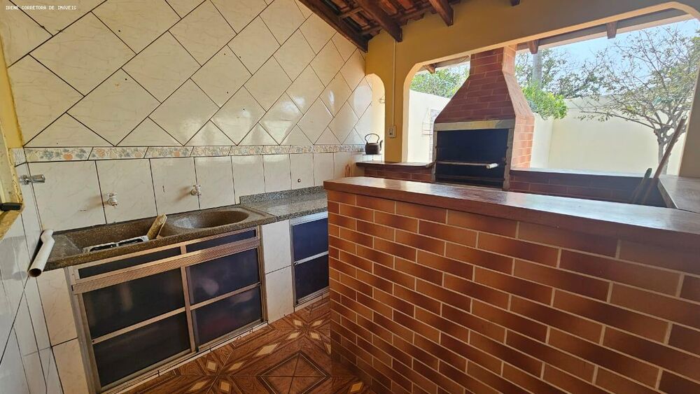 Casa à venda com 3 quartos, 370m² - Foto 3