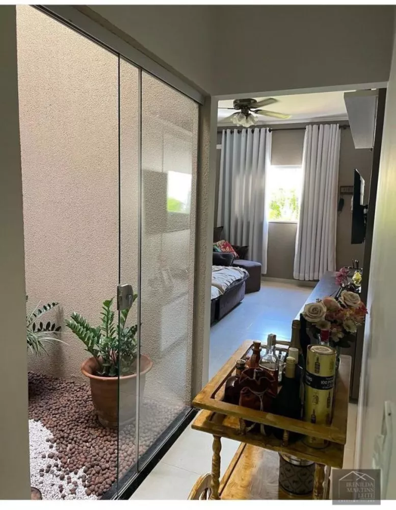 Casa à venda com 3 quartos, 225m² - Foto 2