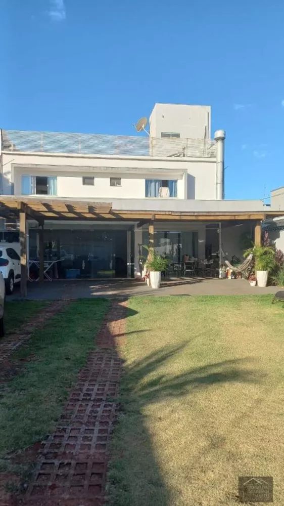 Casa à venda com 1 quarto, 360m² - Foto 1