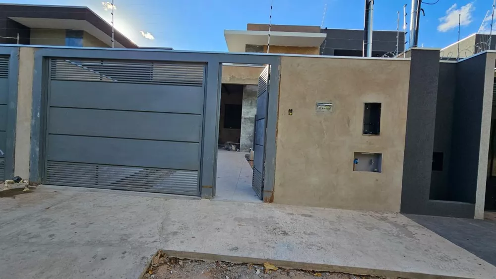 Casa à venda com 3 quartos, 195m² - Foto 1