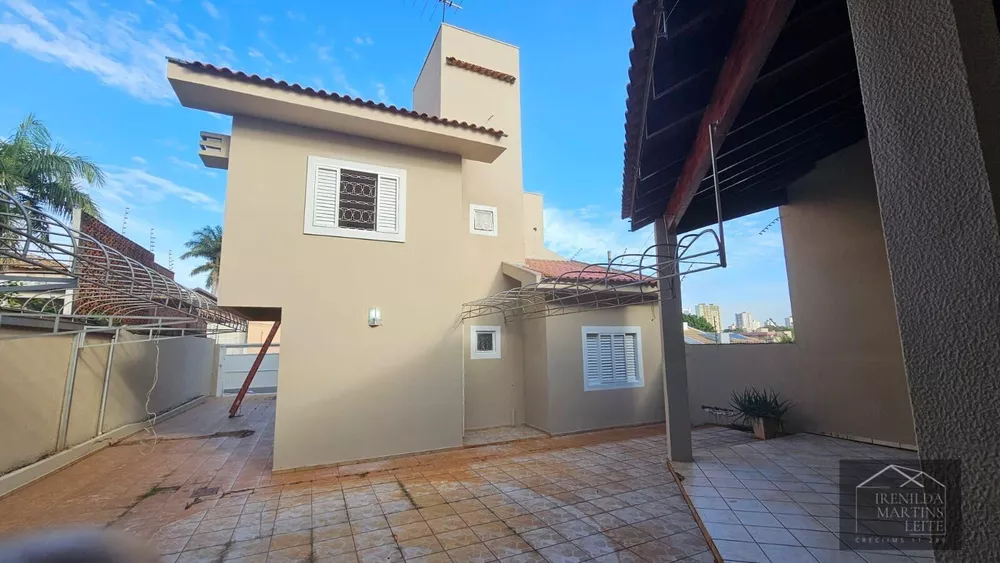 Casa à venda com 4 quartos, 293m² - Foto 3