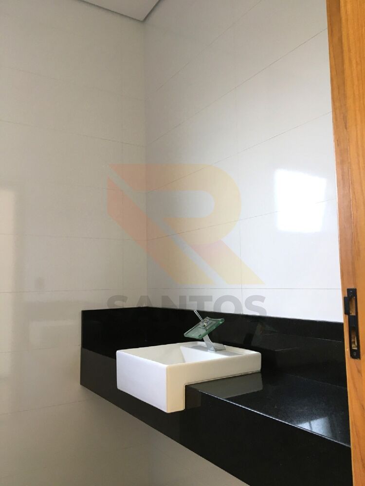 Casa à venda com 3 quartos, 620m² - Foto 1