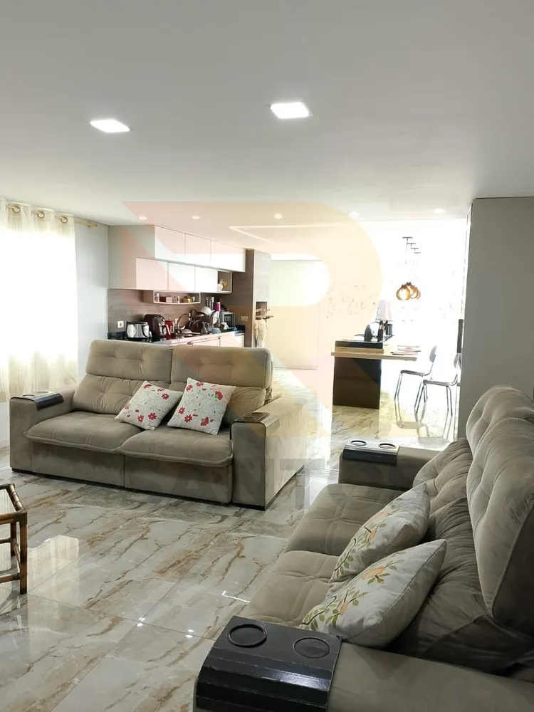 Casa, 4 quartos, 230 m² - Foto 1