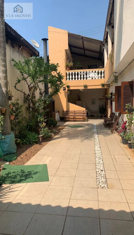 Sobrado, 3 quartos, 240 m² - Foto 1