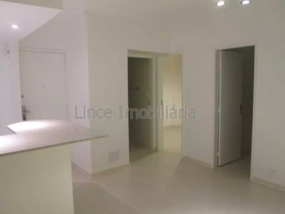 Apartamento à venda com 2 quartos, 60m² - Foto 2