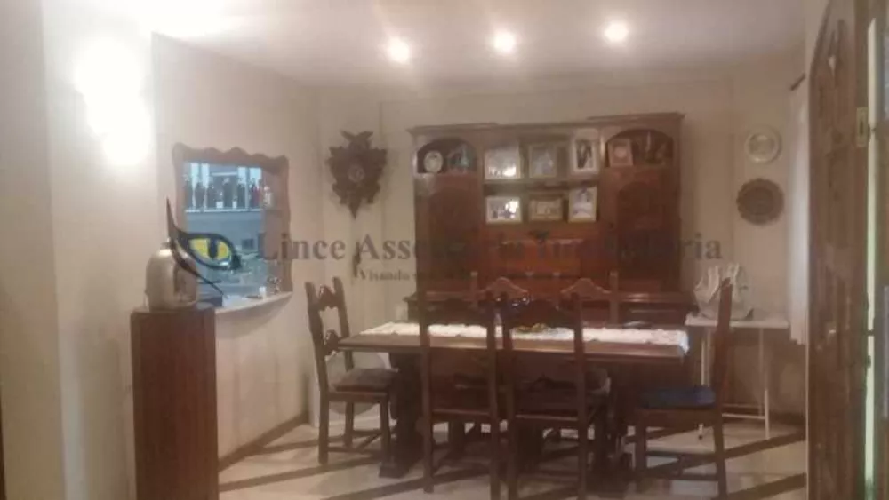 Casa de Vila à venda com 4 quartos, 183m² - Foto 3