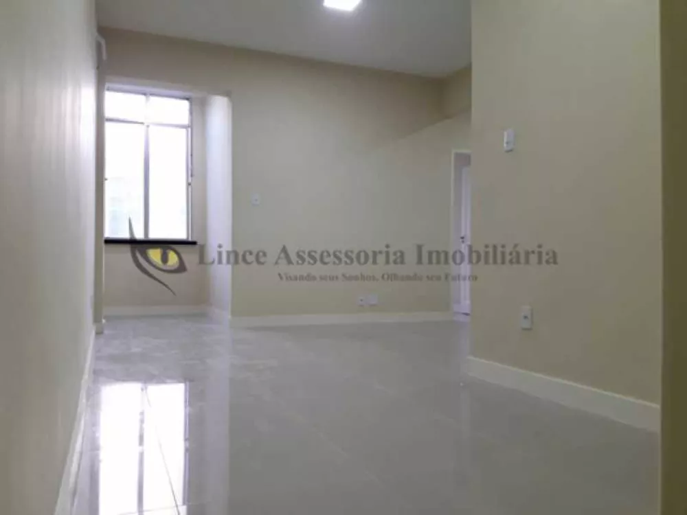 Apartamento à venda com 3 quartos, 90m² - Foto 1