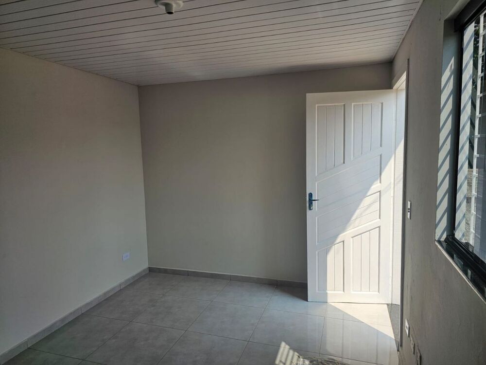 Casa à venda com 2 quartos, 300m² - Foto 4