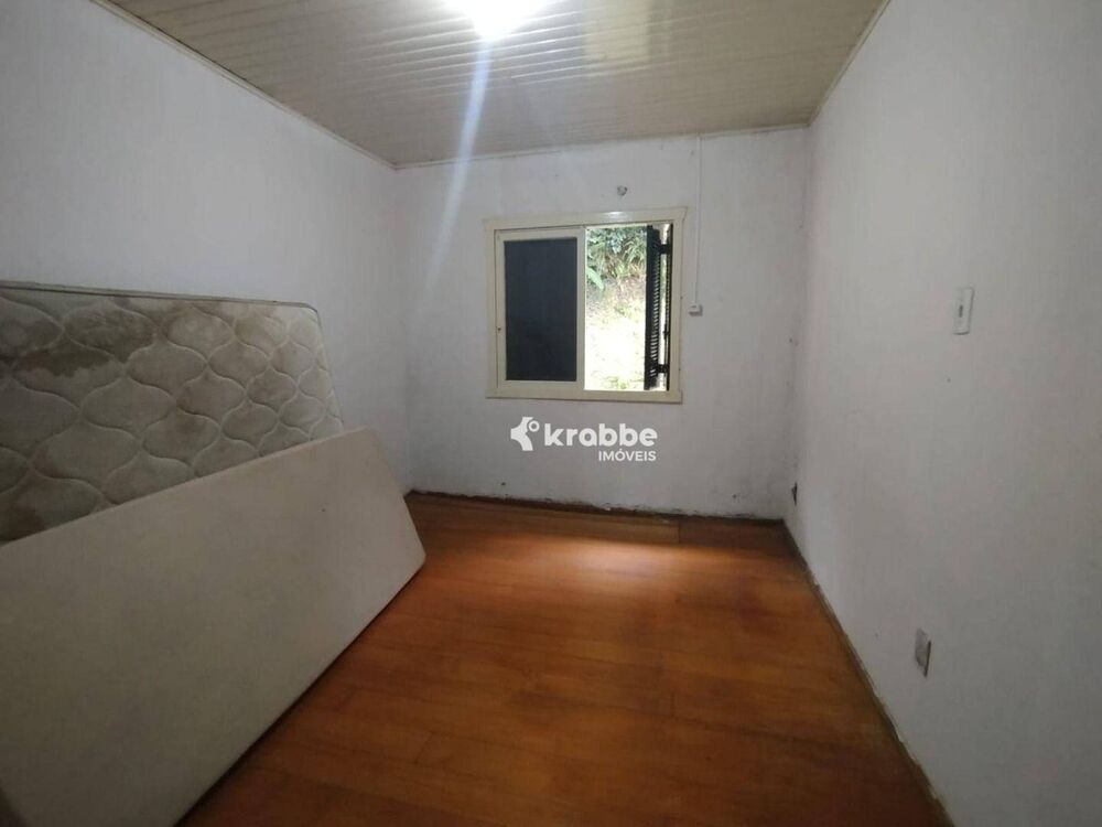 Casa à venda com 4 quartos, 140m² - Foto 2