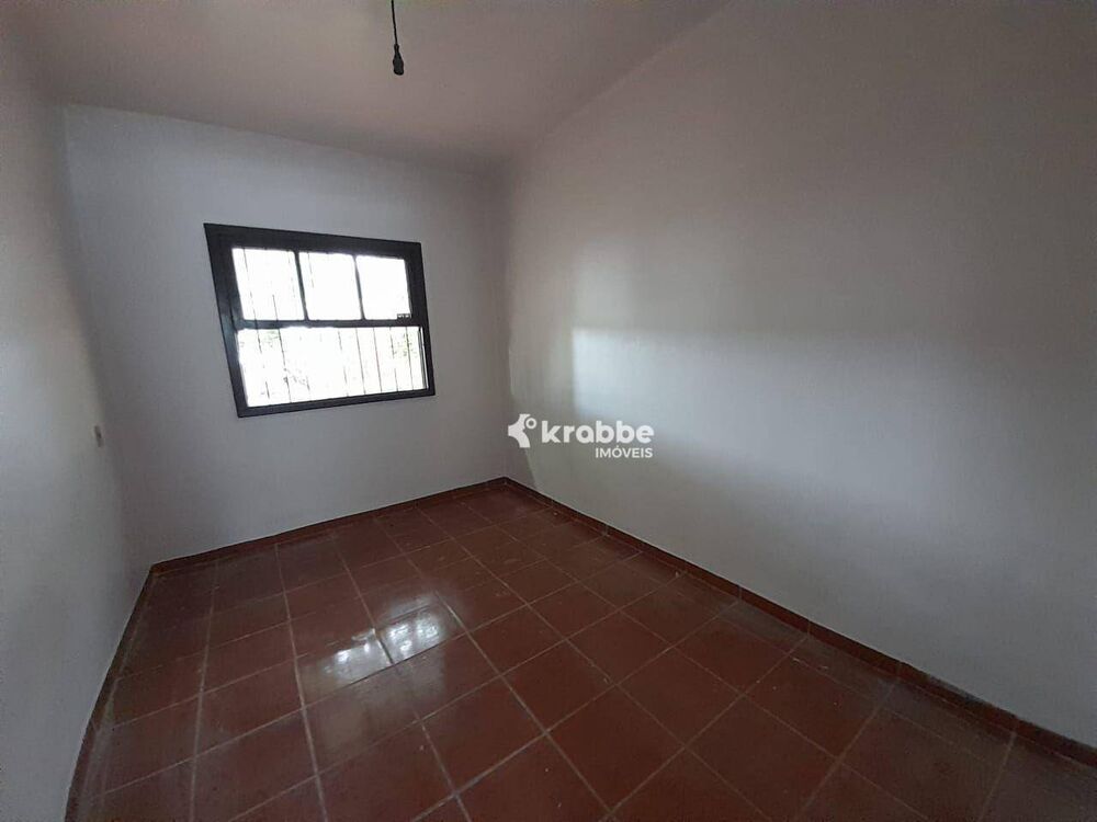 Casa para alugar com 3 quartos, 200m² - Foto 4