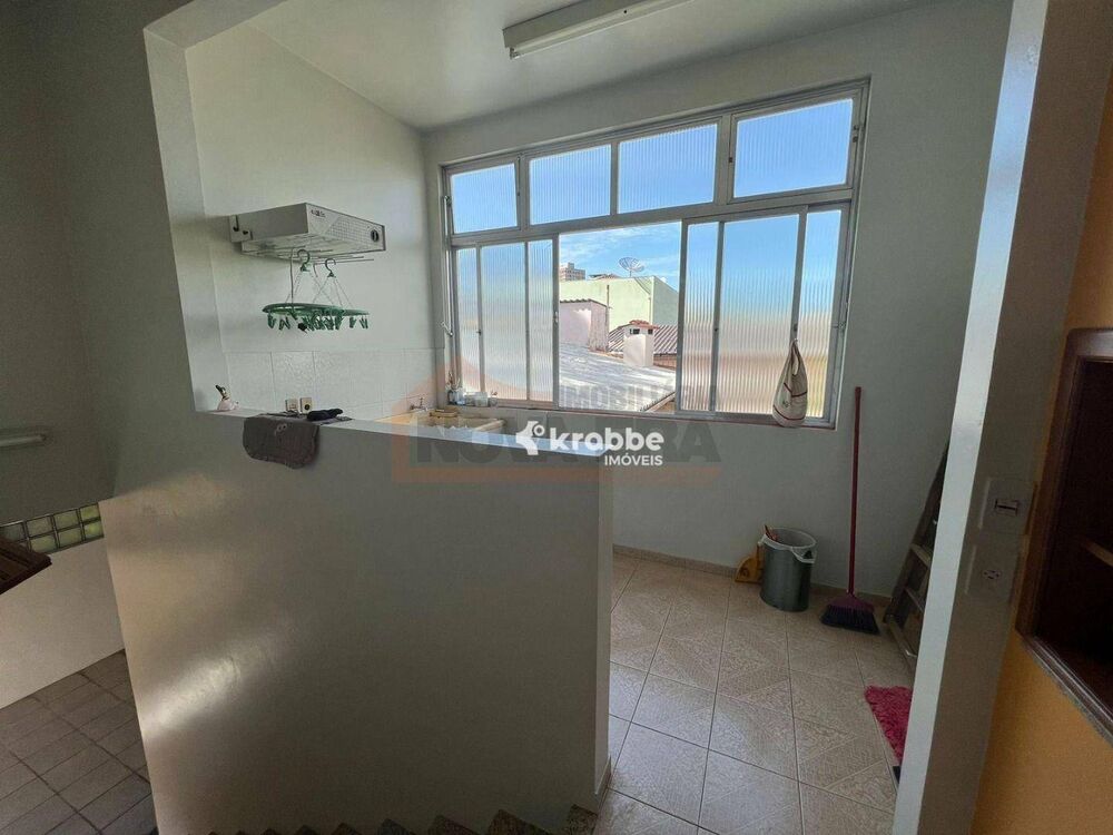 Casa, 3 quartos, 250 m² - Foto 2