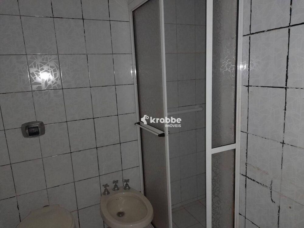 Casa à venda com 4 quartos, 323m² - Foto 2