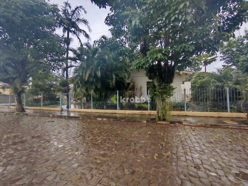 Casa, 4 quartos, 230 m² - Foto 1