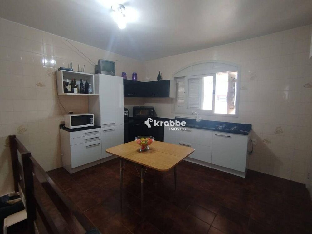 Casa, 4 quartos, 253 m² - Foto 2