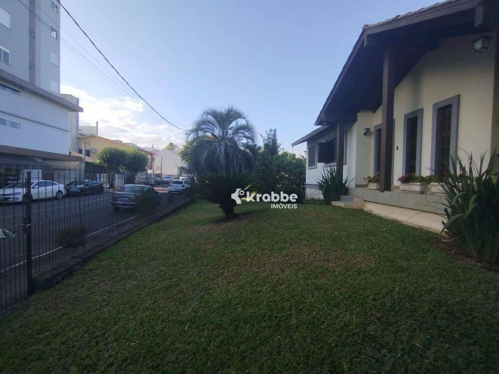 Casa, 4 quartos, 174 m² - Foto 1
