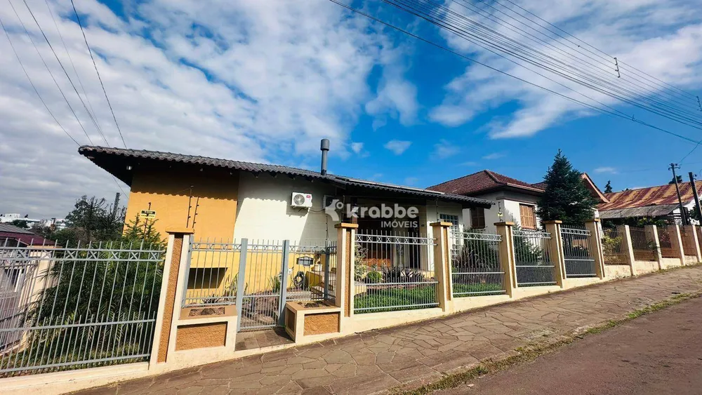 Casa, 3 quartos, 252 m² - Foto 1