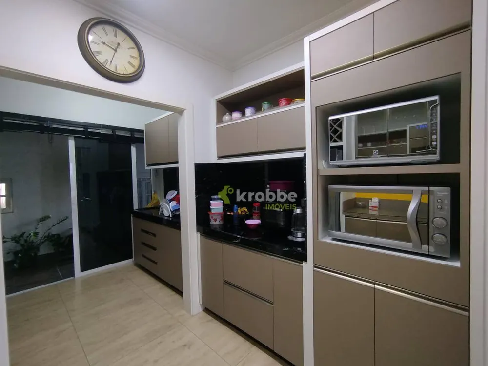 Casa, 8 quartos, 238 m² - Foto 4