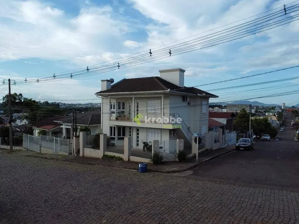 Casa, 8 quartos, 238 m² - Foto 1
