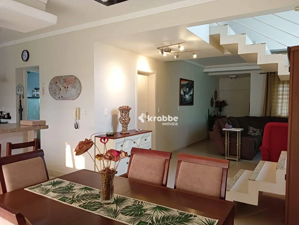 Casa, 3 quartos, 234 m² - Foto 1