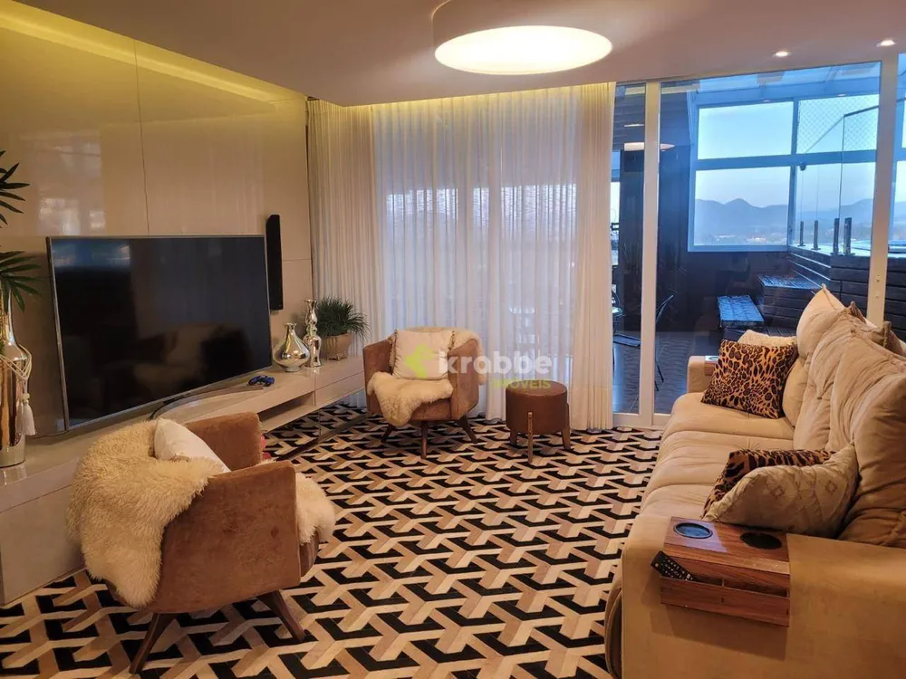Apartamento, 3 quartos, 216 m² - Foto 1