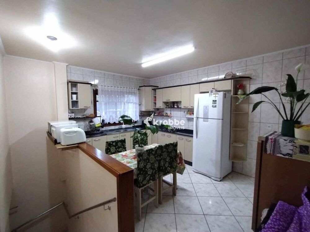 Casa à venda com 4 quartos, 176m² - Foto 3
