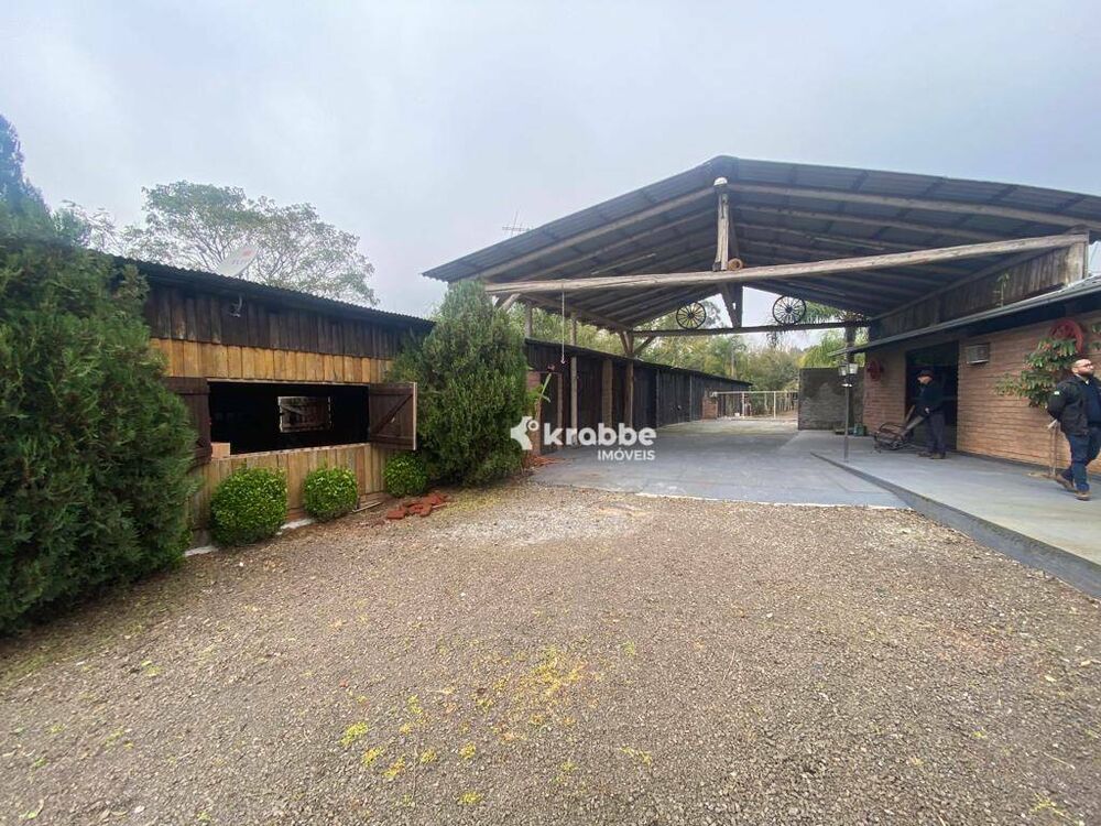 Chácara à venda com 5 quartos, 378m² - Foto 2