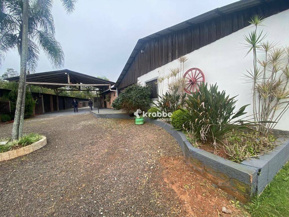 Chácara à venda com 5 quartos, 378m² - Foto 1