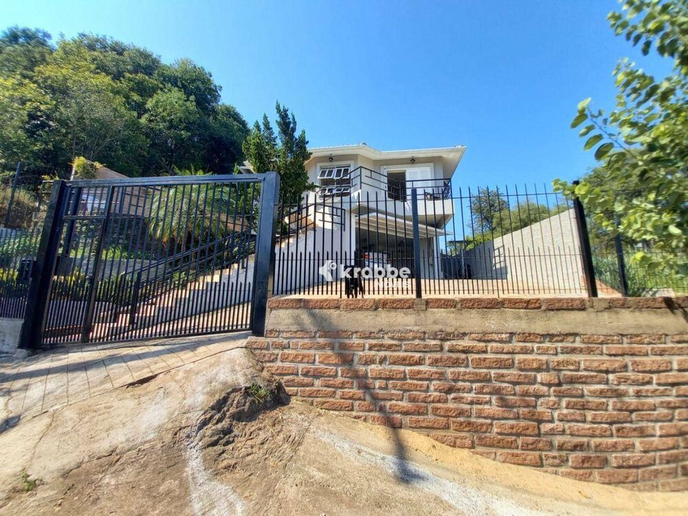 Casa à venda com 4 quartos, 221m² - Foto 1