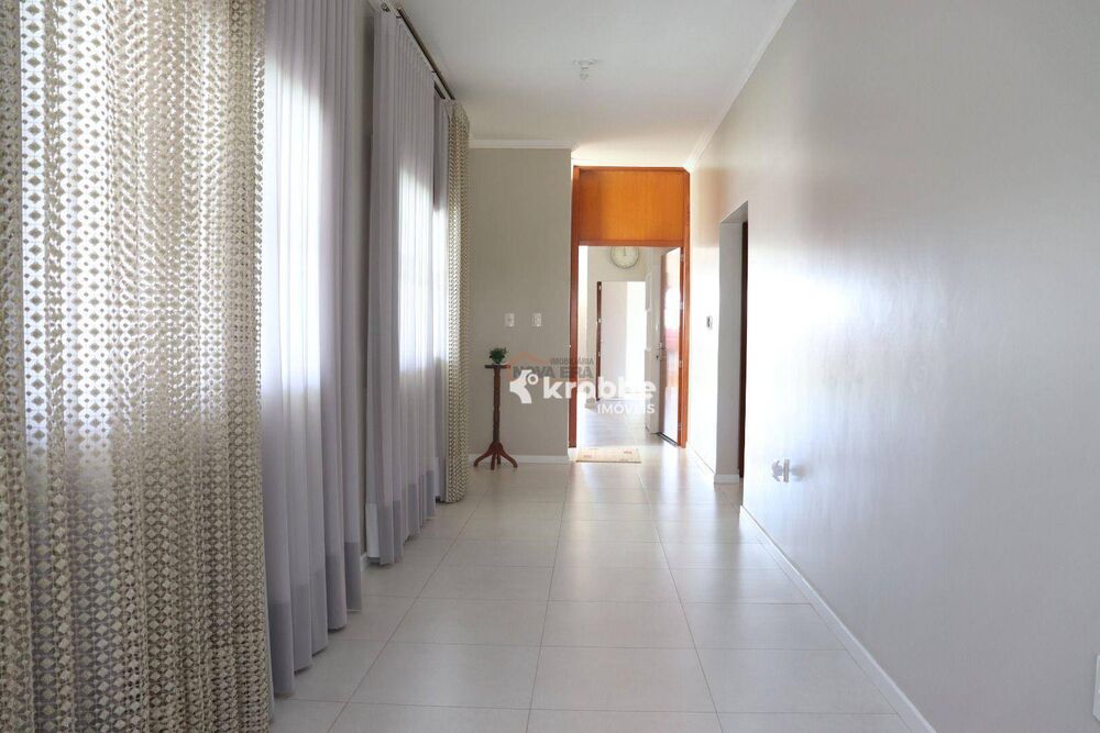 Casa, 4 quartos, 214 m² - Foto 1