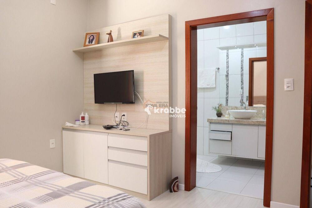 Casa, 4 quartos, 214 m² - Foto 2
