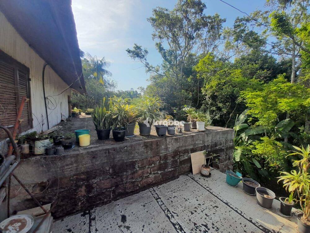 Casa à venda com 2 quartos, 60m² - Foto 4