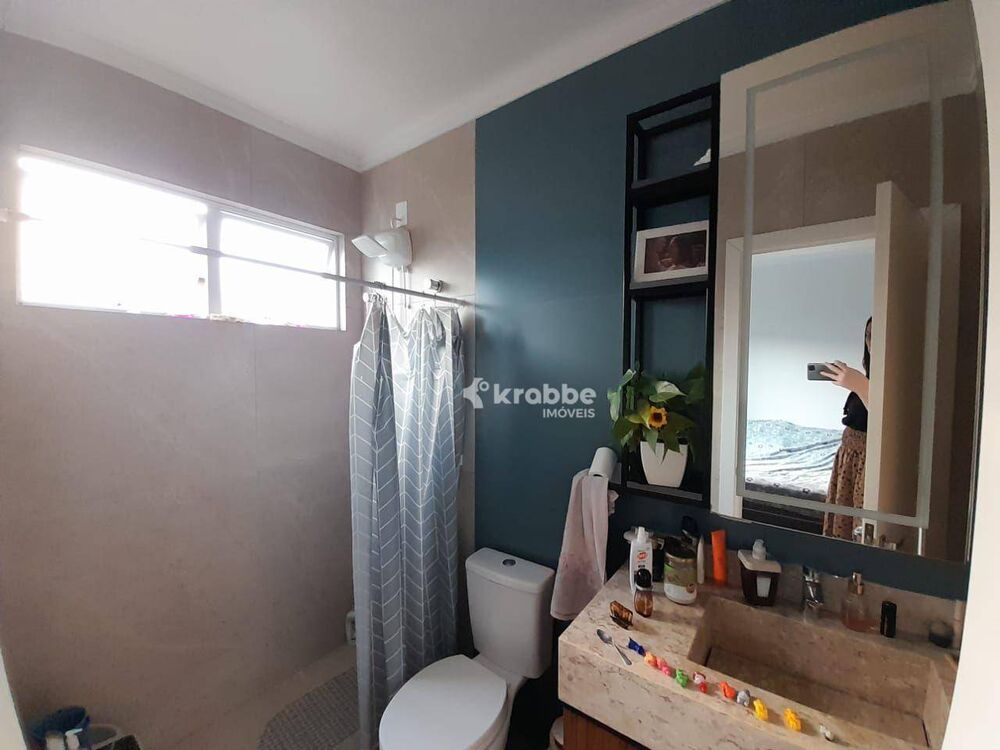 Casa à venda com 2 quartos, 169m² - Foto 1