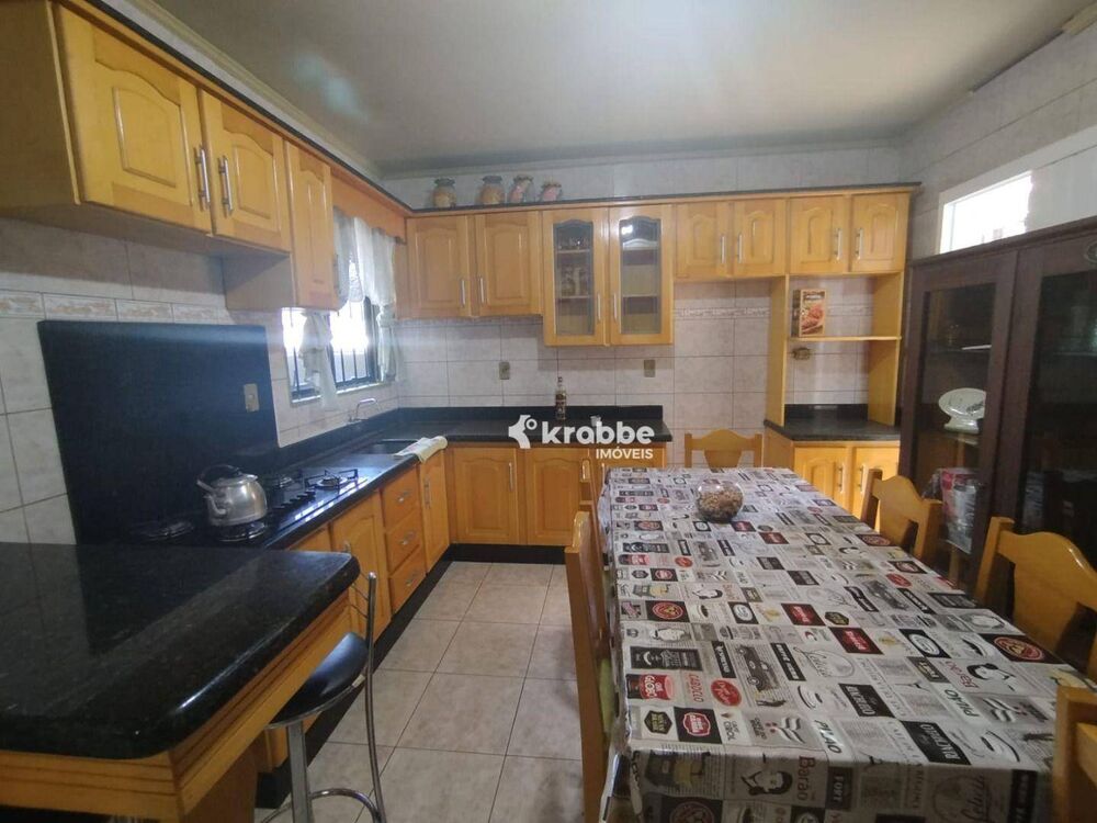 Casa para alugar com 3 quartos, 244m² - Foto 2