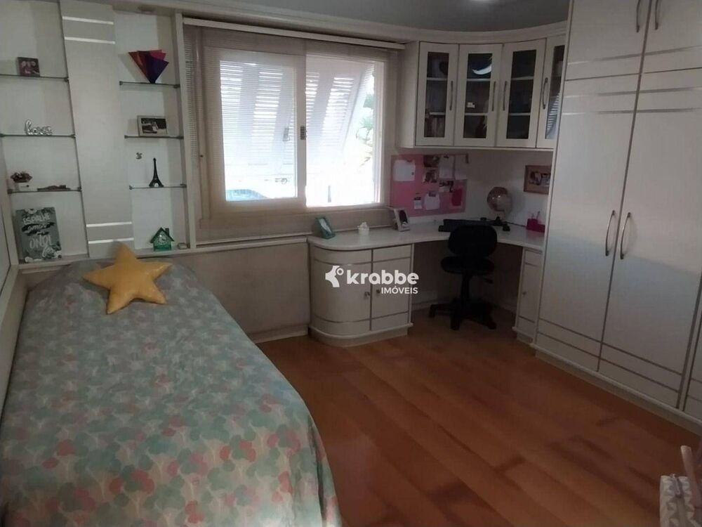 Casa à venda com 3 quartos, 250m² - Foto 8