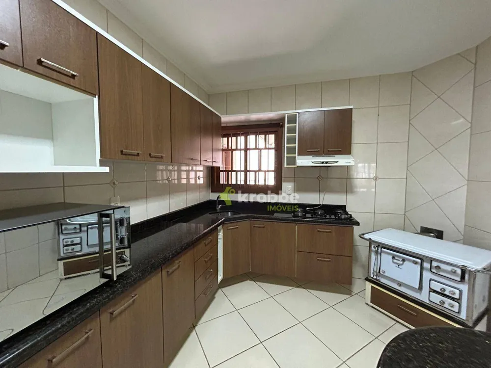 Casa, 4 quartos, 247 m² - Foto 3