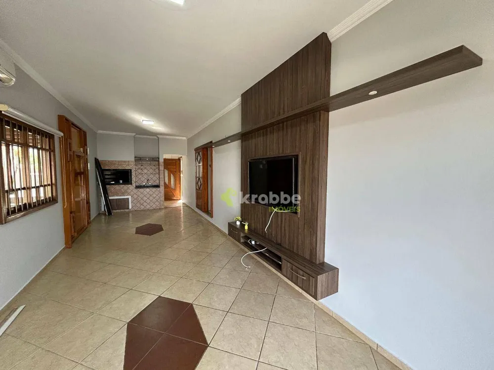 Casa, 4 quartos, 247 m² - Foto 2