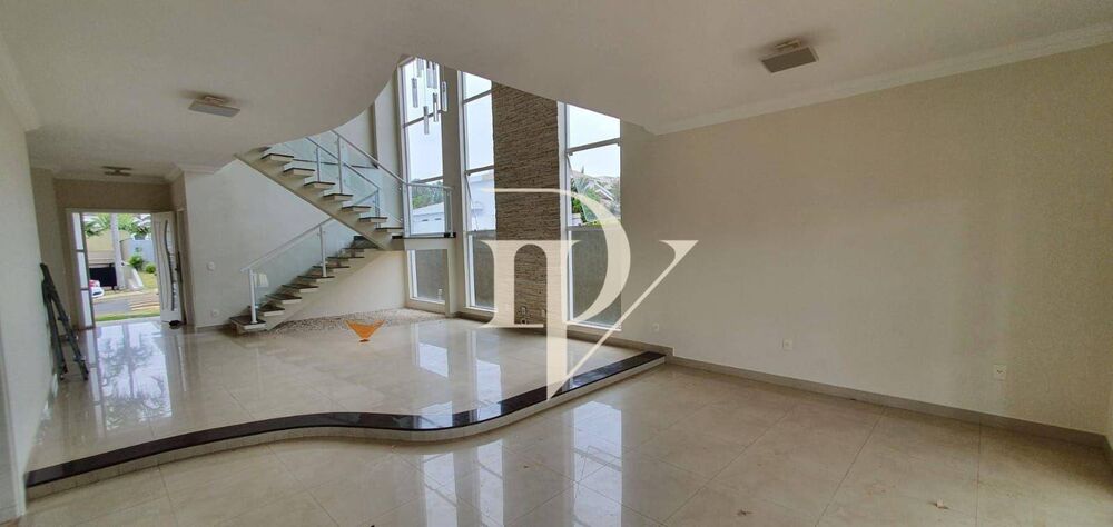 Sobrado, 3 quartos, 323 m² - Foto 1