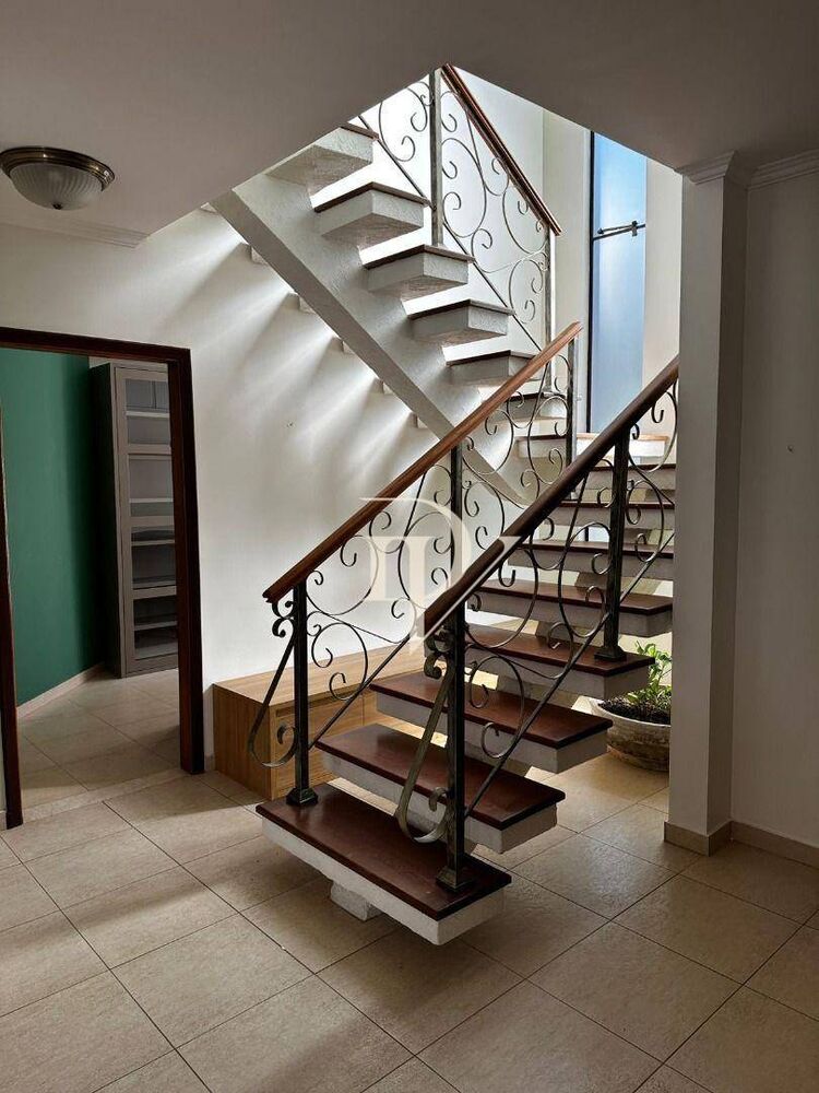 Sobrado, 3 quartos, 307 m² - Foto 1