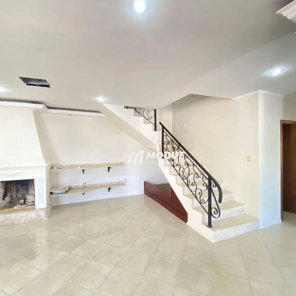 Sobrado, 3 quartos, 394 m² - Foto 1