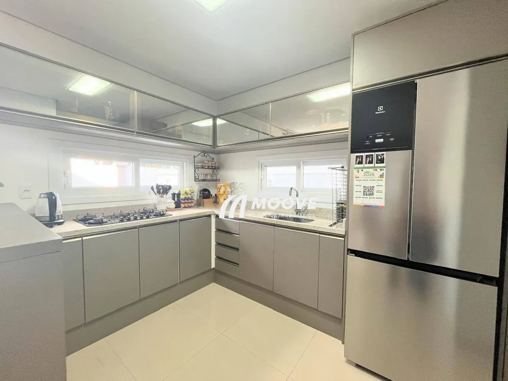 Sobrado, 3 quartos, 231 m² - Foto 2