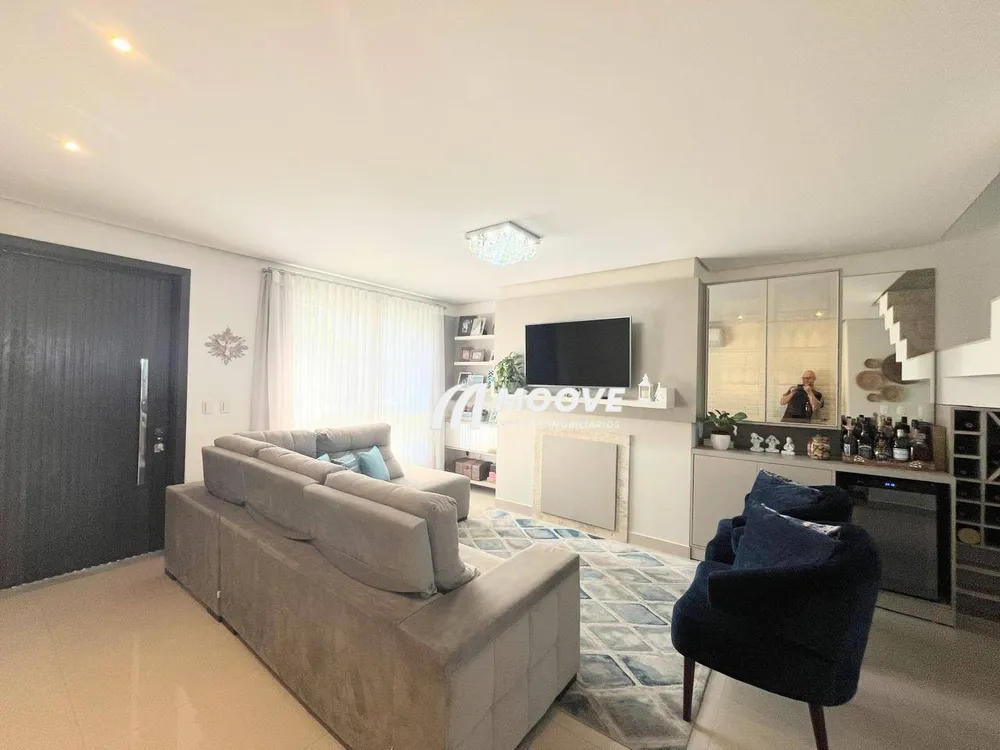 Sobrado, 3 quartos, 231 m² - Foto 1