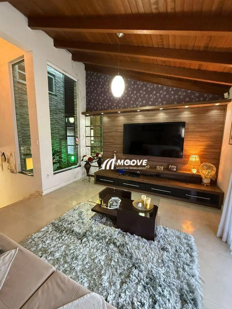 Sobrado, 3 quartos, 253 m² - Foto 1