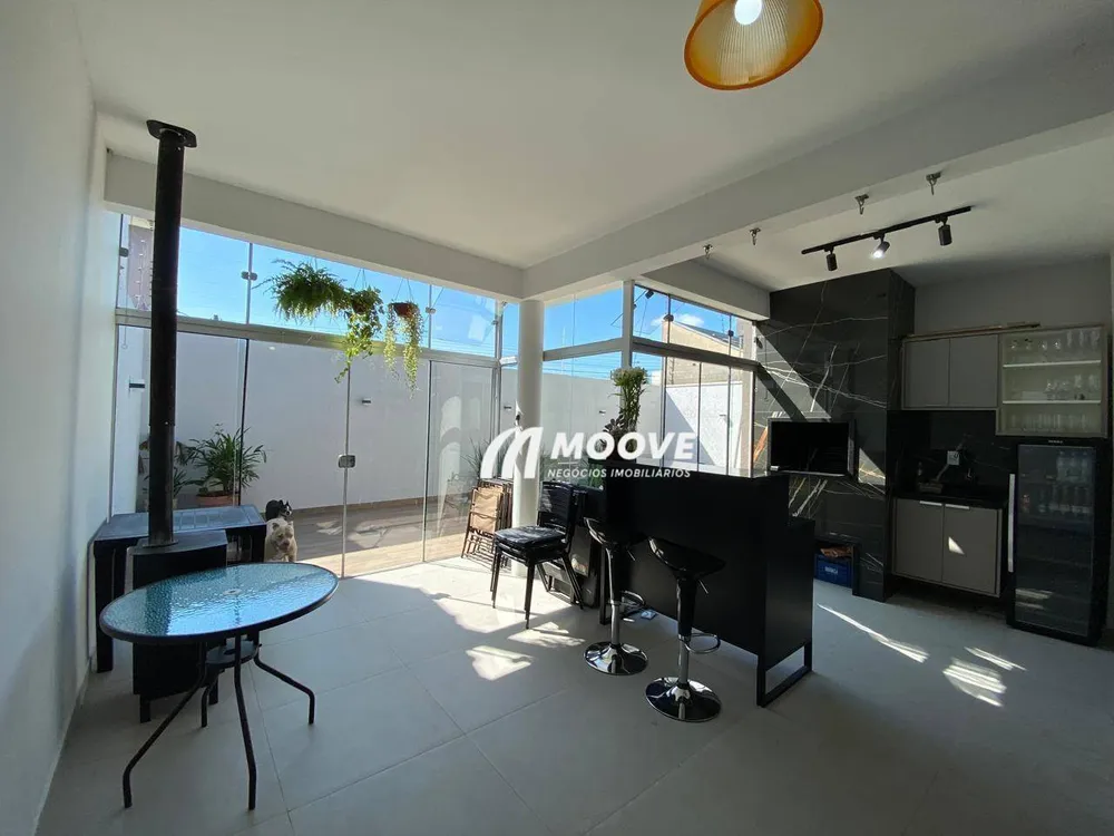 Sobrado, 3 quartos, 179 m² - Foto 2