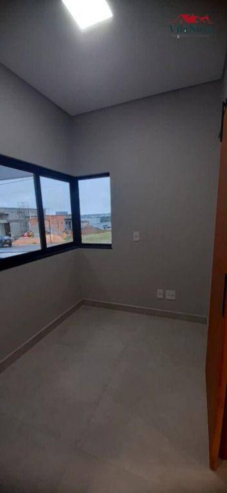 Casa de Condomínio à venda com 3 quartos, 210m² - Foto 2
