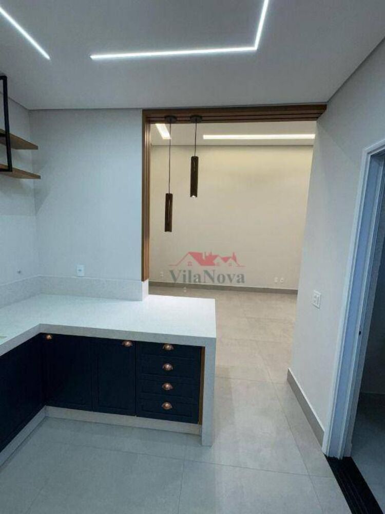 Casa à venda com 3 quartos, 138m² - Foto 1